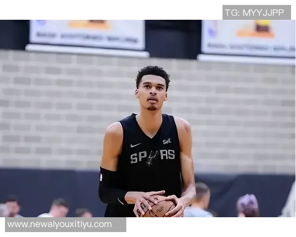 2米26控卫文班亚马展现全能球技助攻队友三分球精彩瞬间